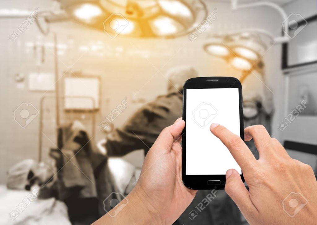 Picture of: Man Hand Mit Mobilen Smartphone, Tablet, Handy Über Blur Of