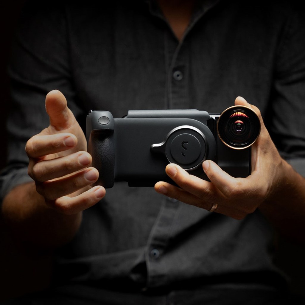 Picture of: The ShiftCam ProGrip wants to turn your smartphone into the